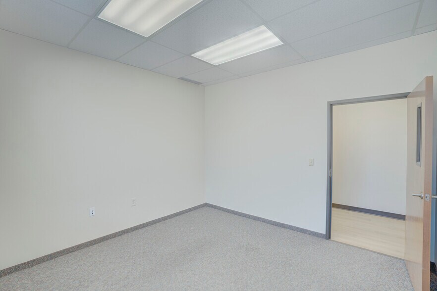 More Photos Of 2099 N Collins Blvd, Richardson Office For Lease