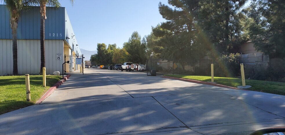 More Photos Of 1231 S Buena Vista St, San Jacinto Service For Lease