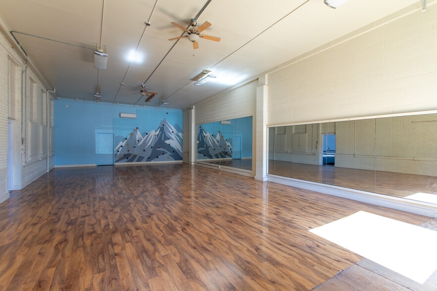 More Photos Of 815 N 1st Ave, Great Falls Auto Dealership For Sale