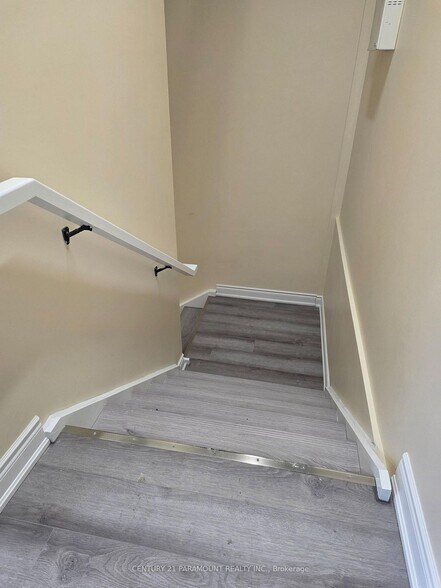 More Photos Of 587 Hanlon Creek Blvd, Guelph Showroom For Sale