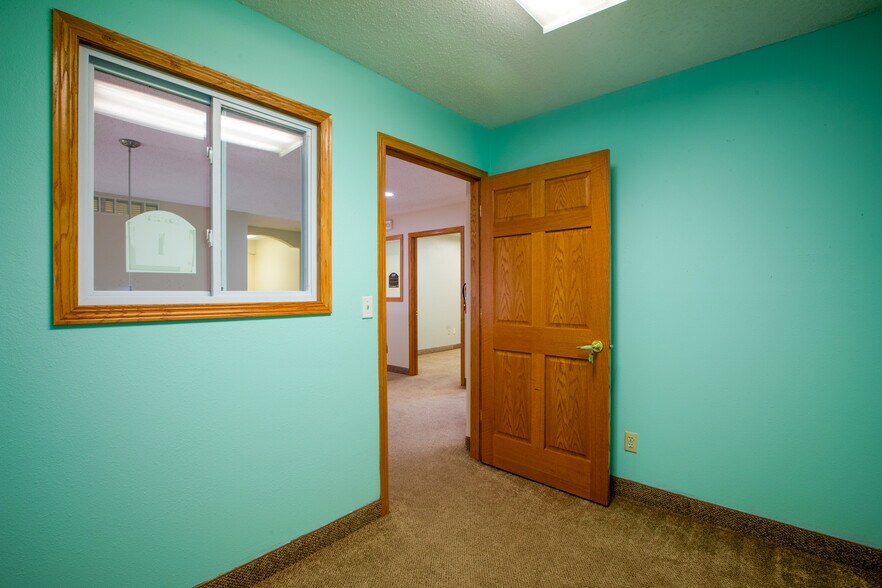 More Photos Of 1411 W Dakota Pkwy, Williston Office For Lease