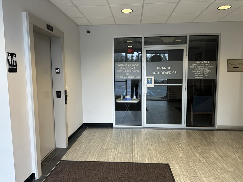 More Photos Of 1092 Jericho Tpke, Smithtown Storefront Retail Office For Lease