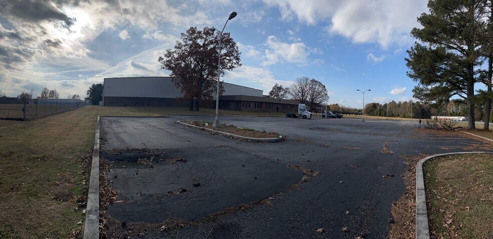 More Photos Of 208 Industrial Blvd, Tullahoma Warehouse For Sale