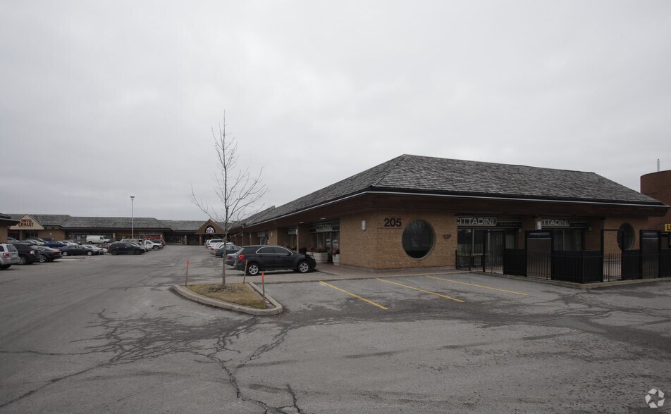 More Photos Of 211 Marycroft Ave, Vaughan Freestanding For Lease