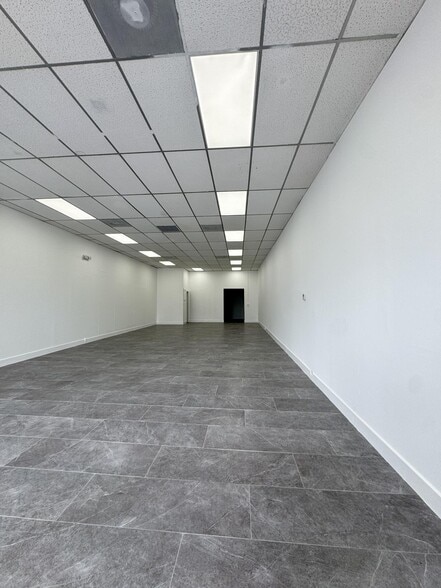 More Photos Of 1001-1099 NE 45th St, Fort Lauderdale Storefront For Lease