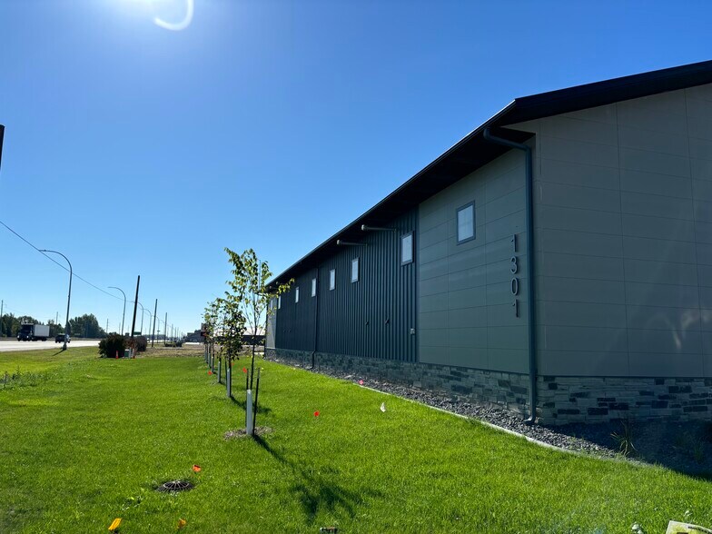 More Photos Of 1301 Main Avenue SE, Moorhead Flex For Sale