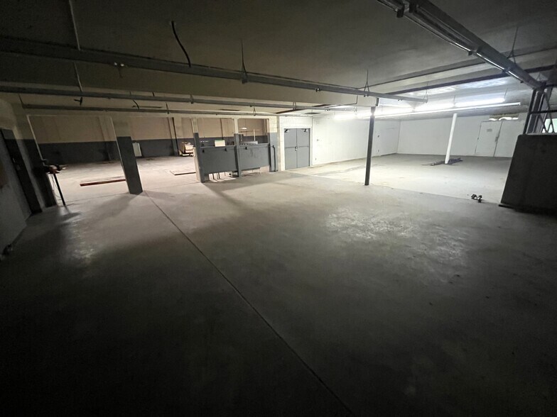 More Photos Of 1919 Columbus St, Bakersfield Warehouse For Lease