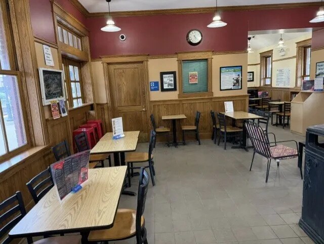 More Photos Of 70-75 E Woodstock St, Crystal Lake General Retail For Sale