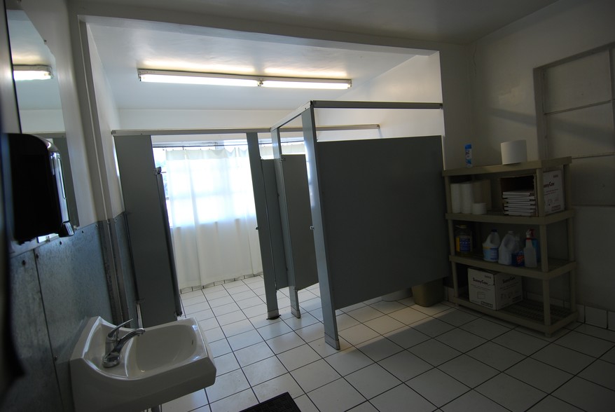 More Photos Of 865 Isabella St, Oakland Warehouse For Sale