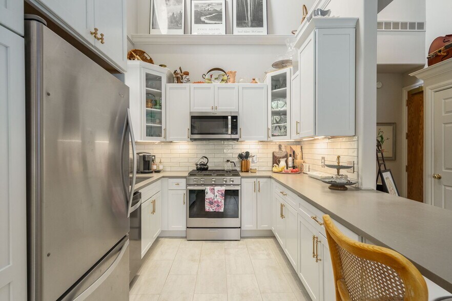 More Photos Of 206 E Liberty St, Milford Office For Sale