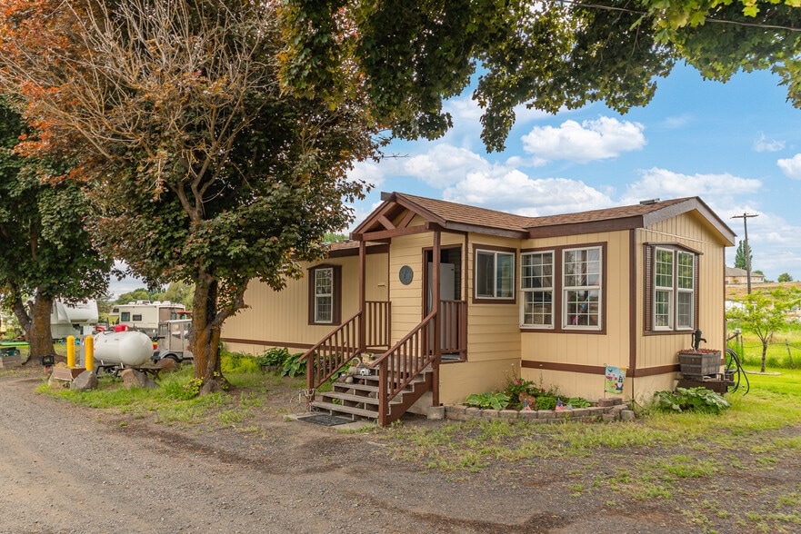 More Photos Of 14 Portland St NW, Wilbur Trailer Camper Park For Sale