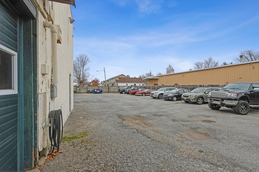 More Photos Of 2217 Farragut ave, Bristol Service For Sale