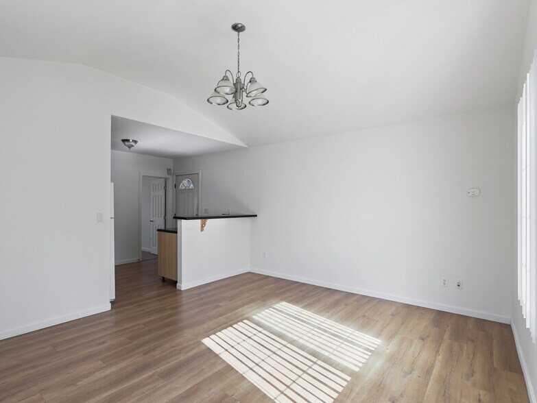 More Photos Of 1168 Justin Ave, Glendale Apartments For Sale