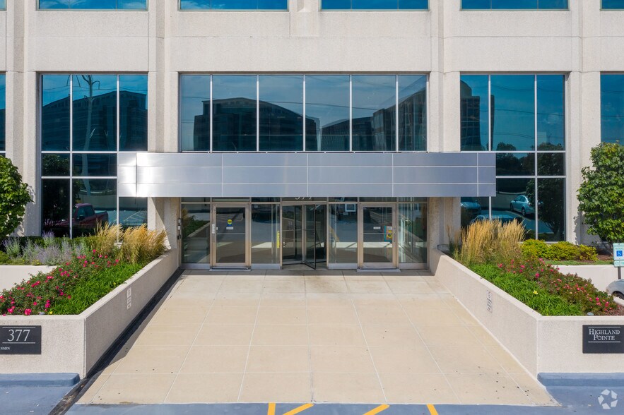 More Photos Of 377 E Butterfield Rd, Lombard Office For Lease