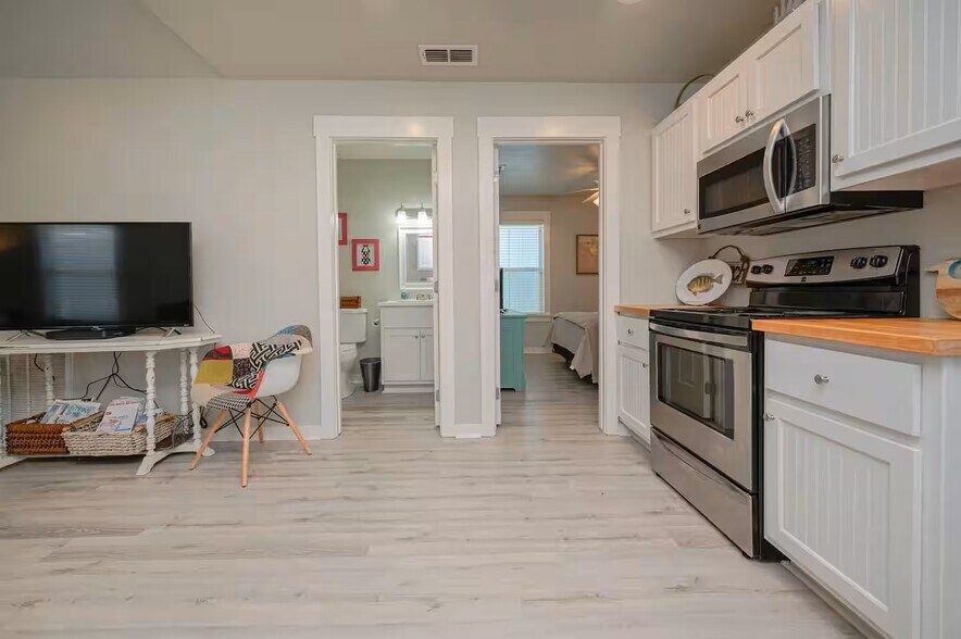 More Photos Of 5481 Highway 35 N, Rockport Specialty For Sale