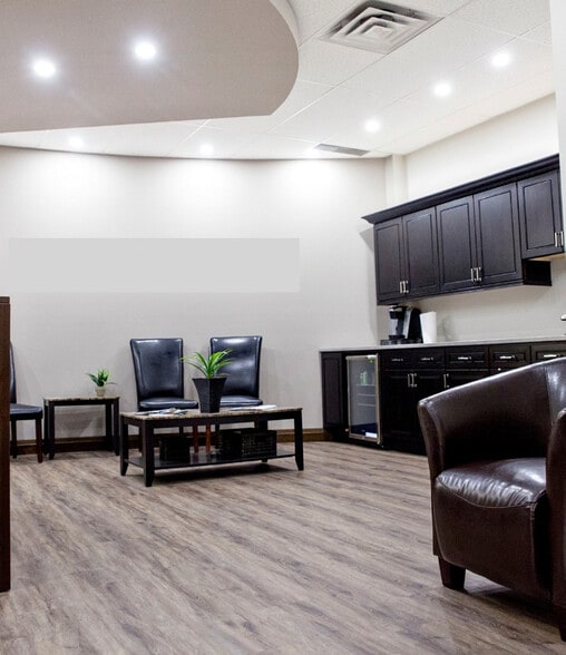 More Photos Of 236 Victoria St, Kitchener Office For Lease