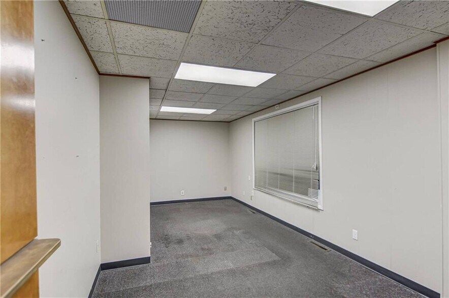 More Photos Of 1020 E Eldorado St, Decatur Service For Sale