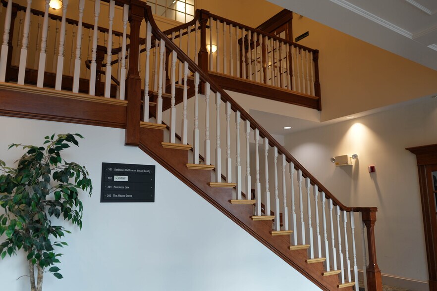 More Photos Of 1 Club Acre Ln, Bedford Office For Lease