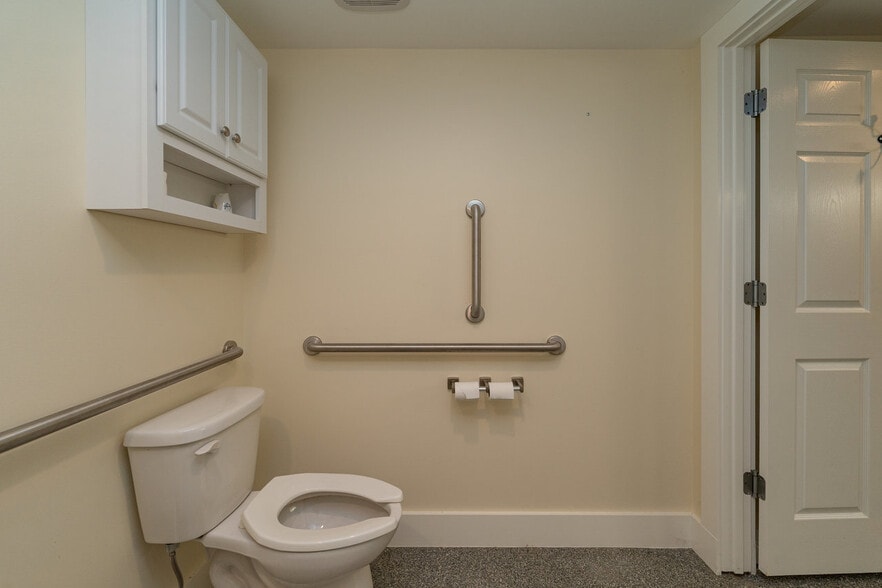 More Photos Of 12167 Lee Hwy, Sperryville Veterinarian Kennel For Sale