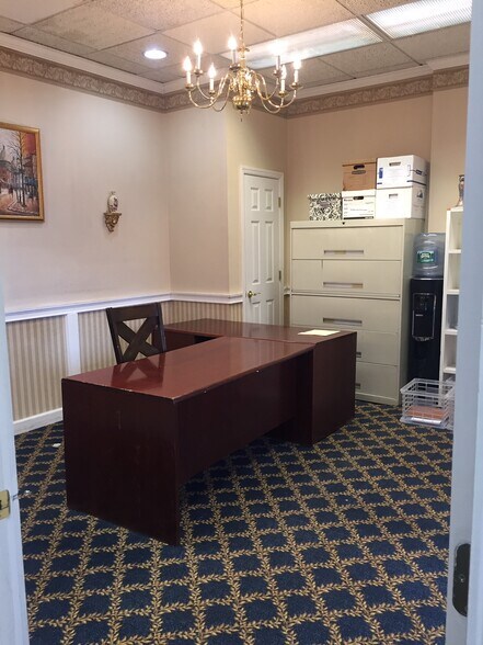 More Photos Of 950 Jericho Tpke, Westbury Office For Sale