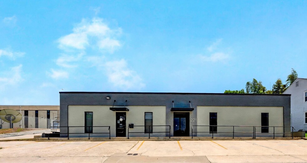 More Photos Of 221 W Laurens St, Laurens Medical For Sale