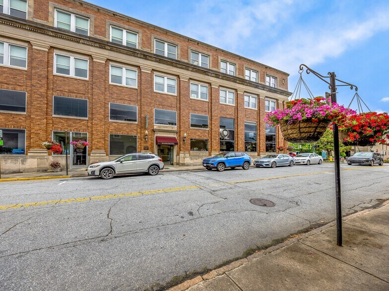 More Photos Of 401 N Main St, Hendersonville Storefront Retail Office For Sale