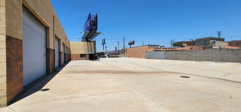 More Photos Of 13330 Sherman Way, North Hollywood Auto Repair For Lease