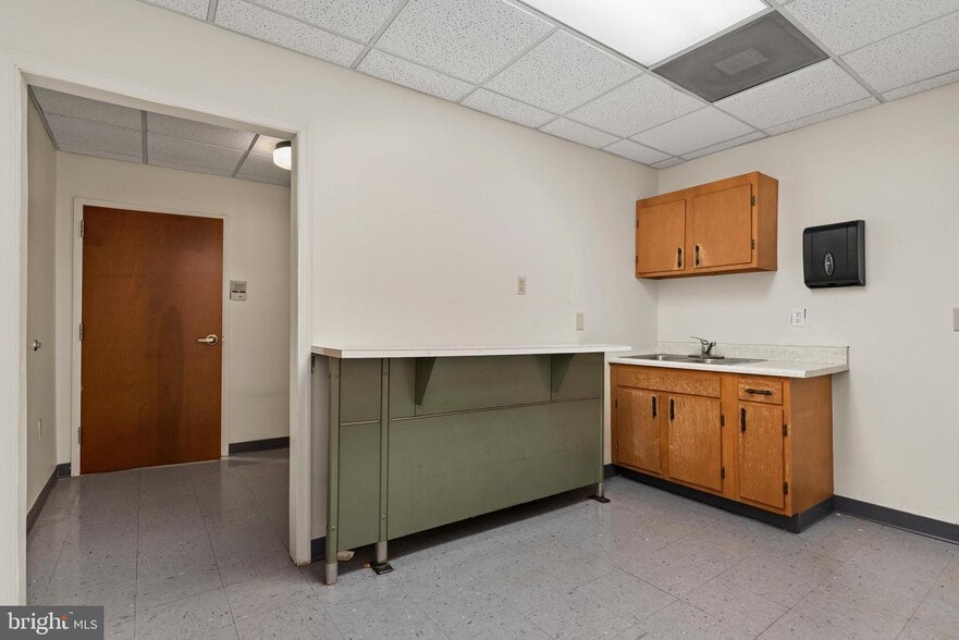 More Photos Of 100 W Franklin St, Hagerstown Office Residential For Lease