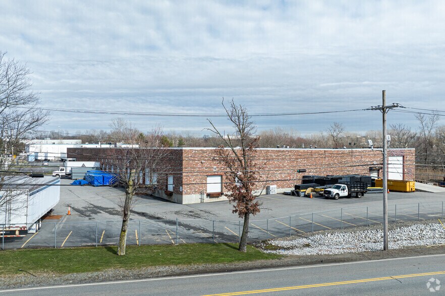 More Photos Of 15 Industrial Way, Wilmington Warehouse For Lease