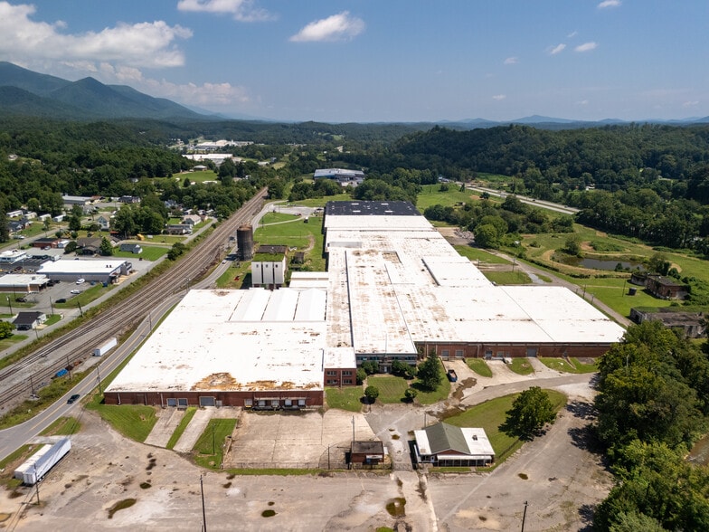 More Photos Of 144 Water st, Old Fort Warehouse For Lease