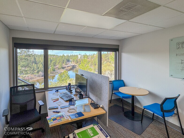 More Photos Of 1001 SW Disk Dr, Bend Office For Lease