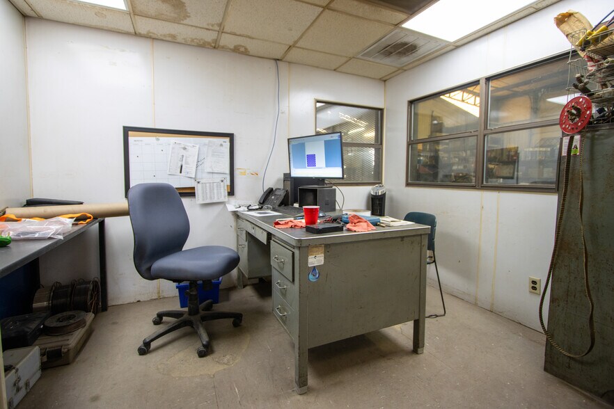 More Photos Of 111 E Liberty St, Pilot Point General Retail For Sale