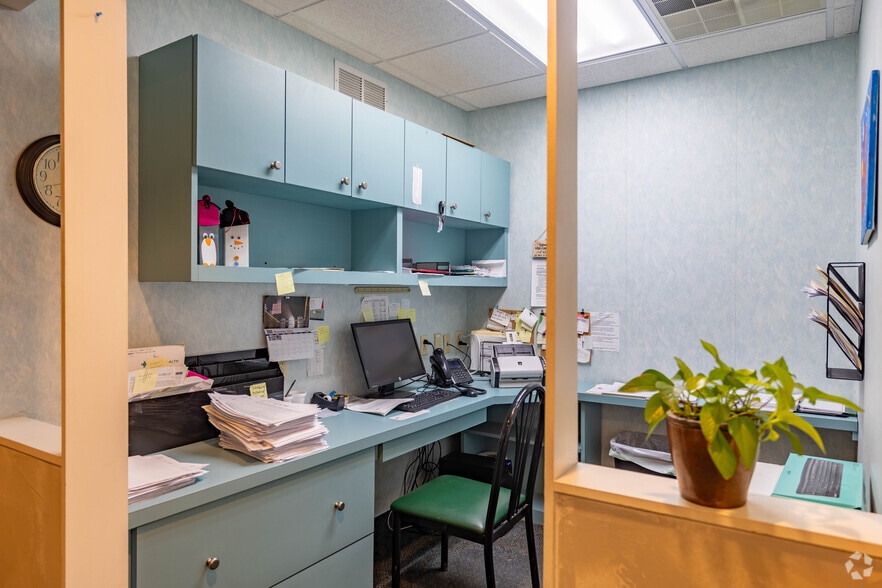 More Photos Of 24 Compton Rd, Cincinnati Medical For Sale