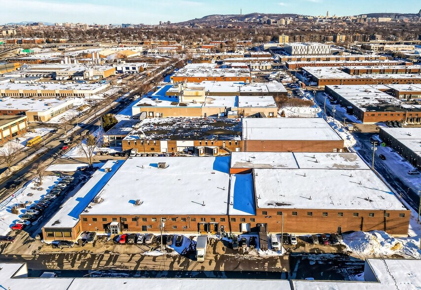 More Photos Of 600-650 Boul Lebeau, Montréal Warehouse For Lease
