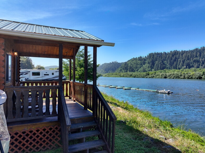 More Photos Of 17581 US Highway 101 N, Klamath Trailer Camper Park For Sale