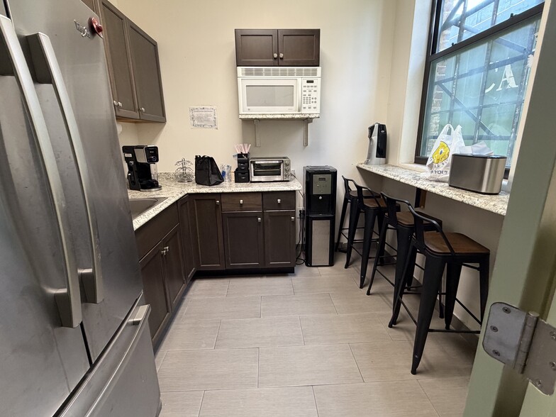 More Photos Of 150-158 E 3rd St, Mount Vernon Warehouse For Sale