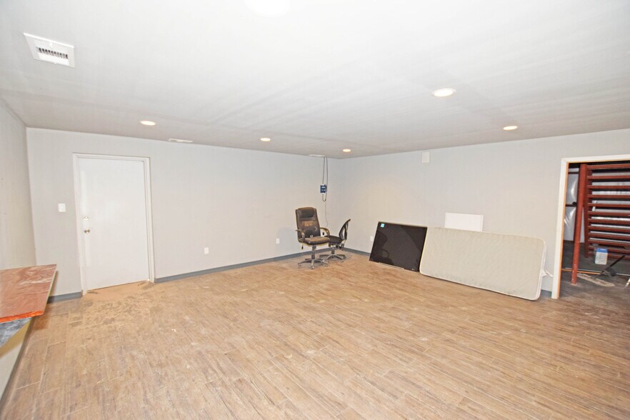 More Photos Of 10503 W County Rd 72, Midland Warehouse For Lease