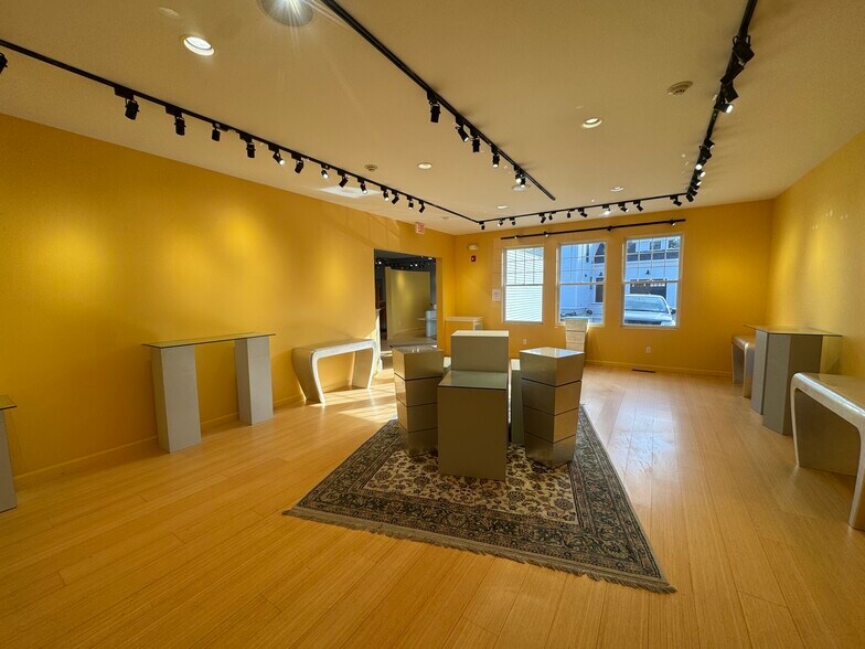 More Photos Of 307 Main St, Ogunquit Storefront For Sale