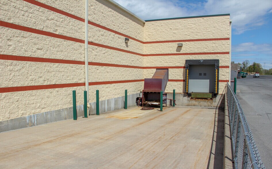More Photos Of 1620-1622 Clark Street Rd, Auburn General Retail For Lease