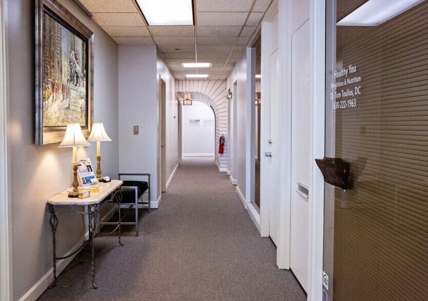 More Photos Of 4705-4707 Willow Springs Rd, La Grange Medical For Lease