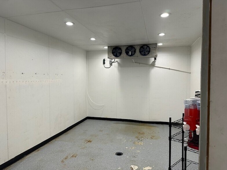 More Photos Of 3300 3 Oaks Rd, Cary Storefront For Lease