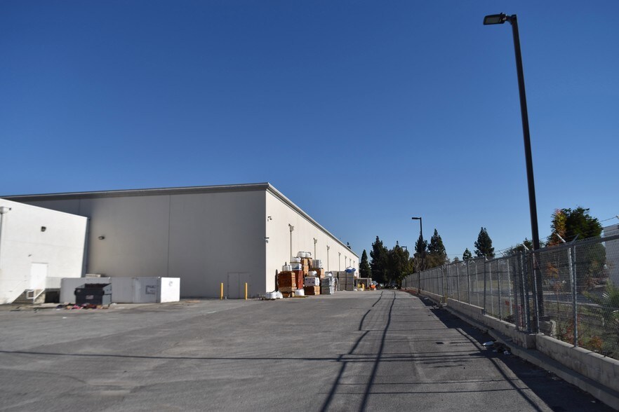 More Photos Of 2707-2735 S Towne Ave, Pomona Unknown For Lease