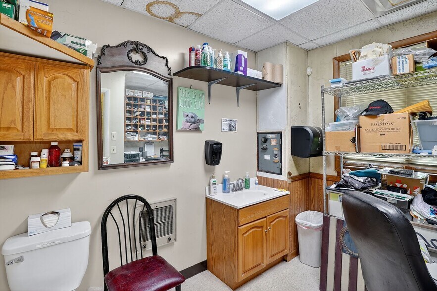 More Photos Of 550 McKeesport Rd, Elizabeth Freestanding For Sale