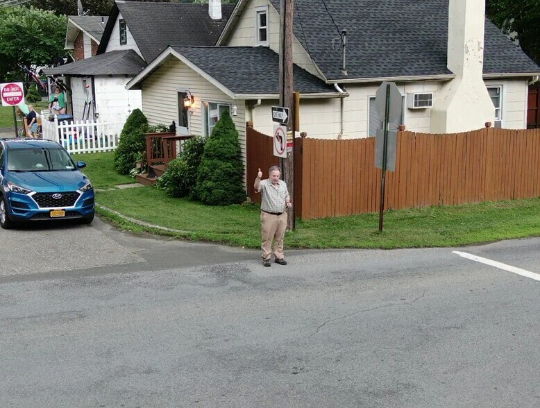 More Photos Of 3 Vine St, Greenwood Lake Warehouse For Lease