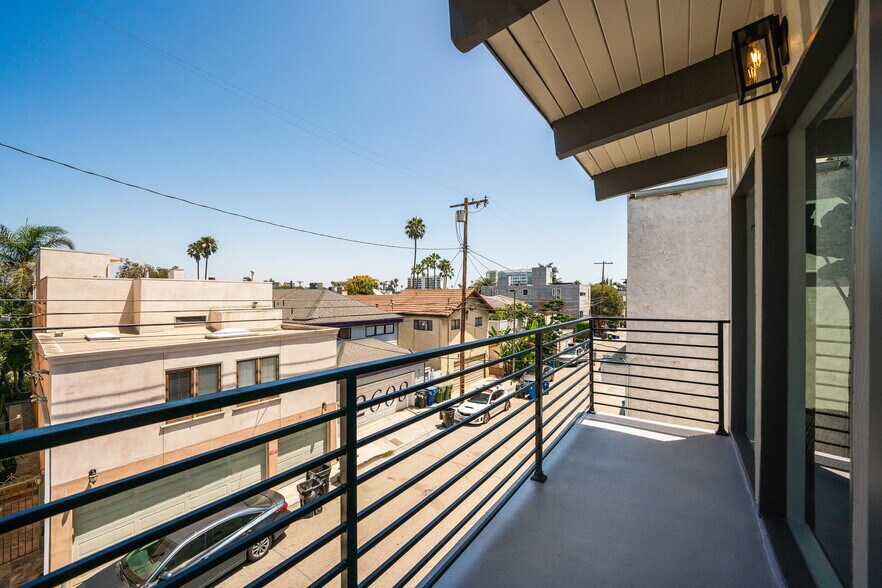 More Photos Of 2602 Pacific Ave, Venice Apartments For Sale