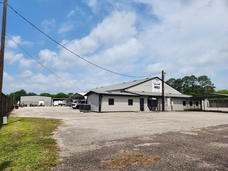 More Photos Of 1618 Callaway Dr, Alvin Warehouse For Lease
