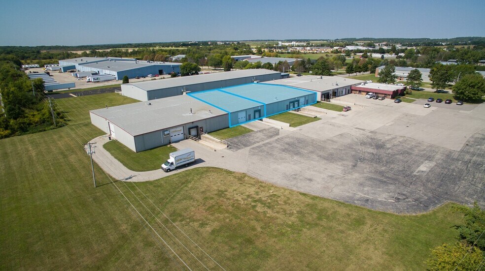 More Photos Of 1312 Barberry Dr, Janesville Distribution For Sale