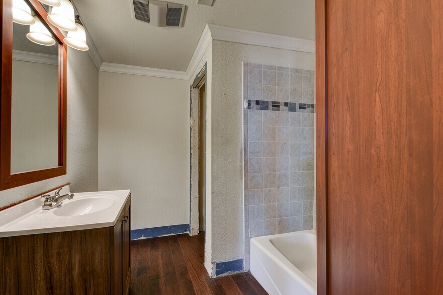 More Photos Of 5107 Monaco Cir, San Antonio Office For Sale