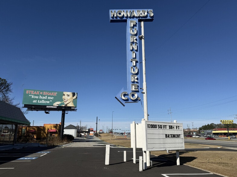 More Photos Of 3376 S Cobb Dr SE, Smyrna Freestanding For Sale