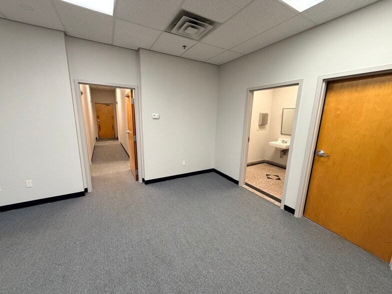 More Photos Of 825 Dawson Dr, Newark Warehouse For Lease